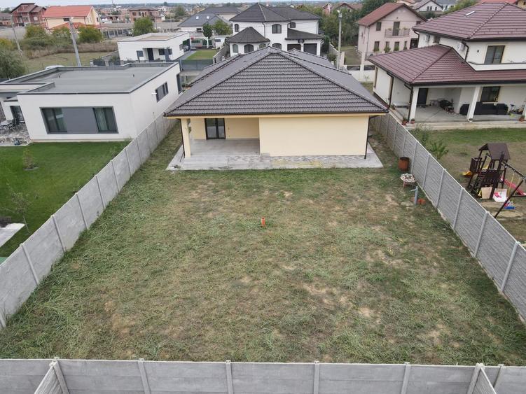 Casă individuală cu 4 camere cu Garaj în Moșnița Nouă