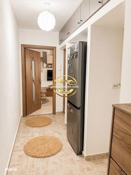Apartament cu 2 camere semidecomandat în Craiovița Nouă