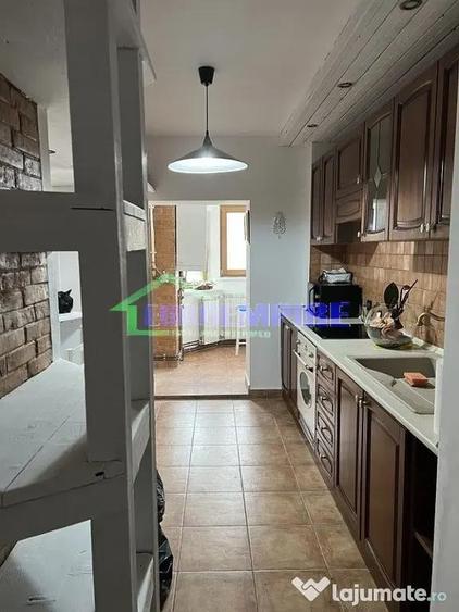 Apartament cu 4 camere decomandat în Central