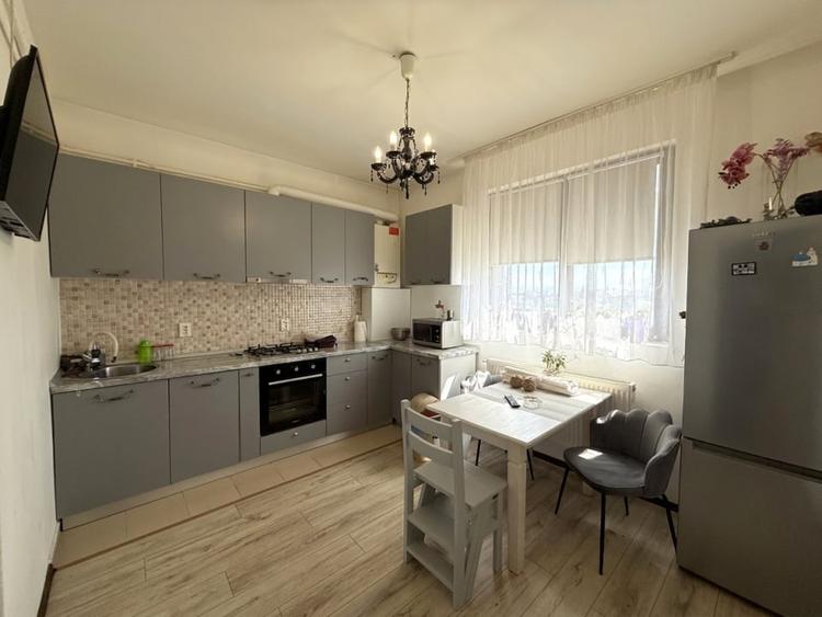 Apartament cu 3 camere decomandat, mobilat în Ampoi 3