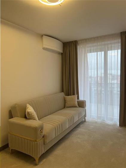 Apartament cu 3 camere semidecomandat, mobilat în Bună Ziua