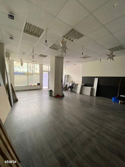 Spațiu comercial, de 60 mp, în Micro 21
