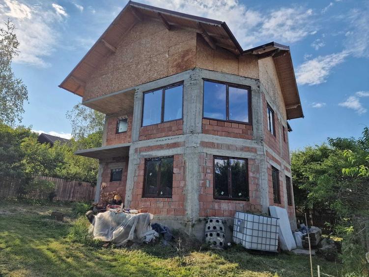 Casă cu 4 camere în Breaza de Sus