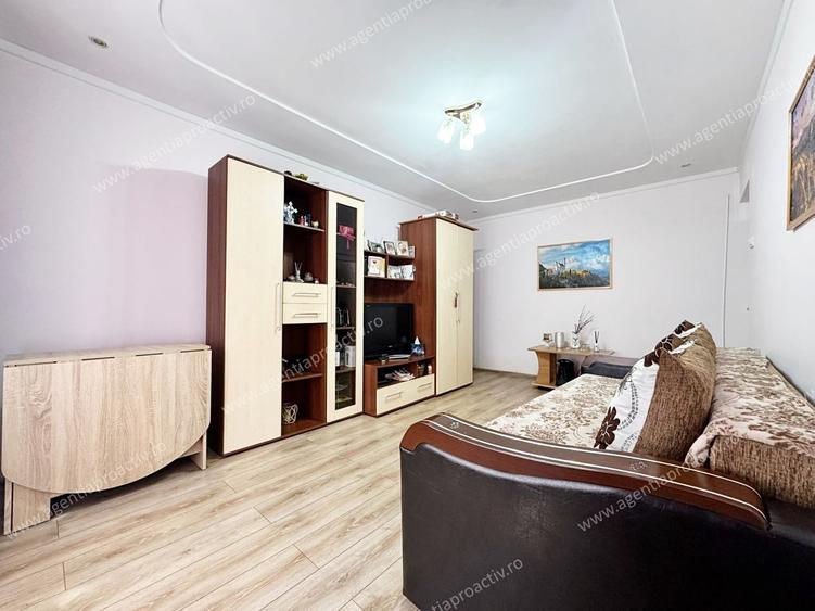 Apartament cu 2 camere decomandat în Micro 21