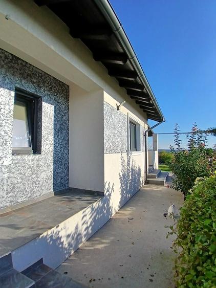 Casă cu 4 camere decomandat în Exterior Vest