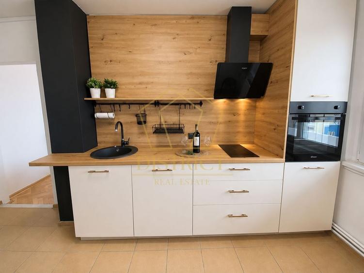 Apartament cu 3 camere semidecomandat, mobilat în Central