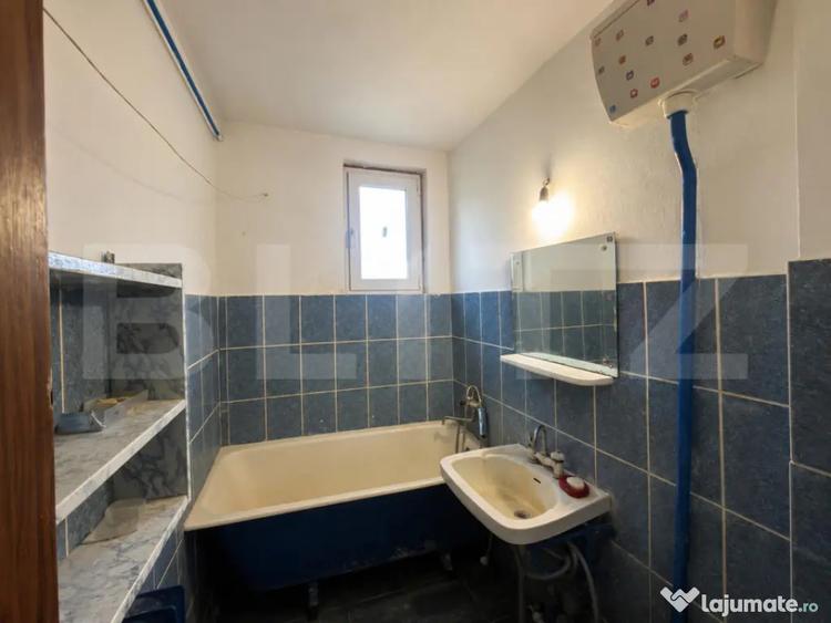 Apartament cu 2 camere decomandat în Rovine