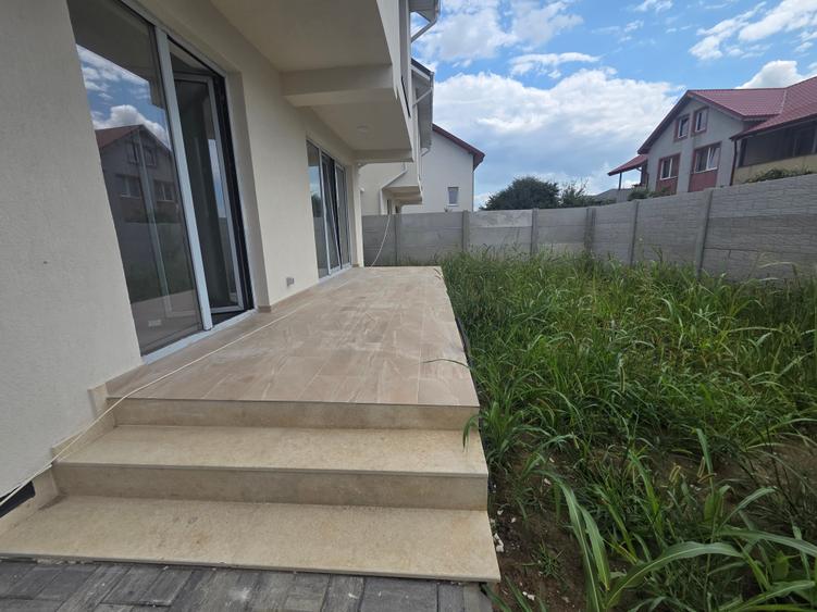 Casă individuală cu 5 camere cu Canalizare în Central