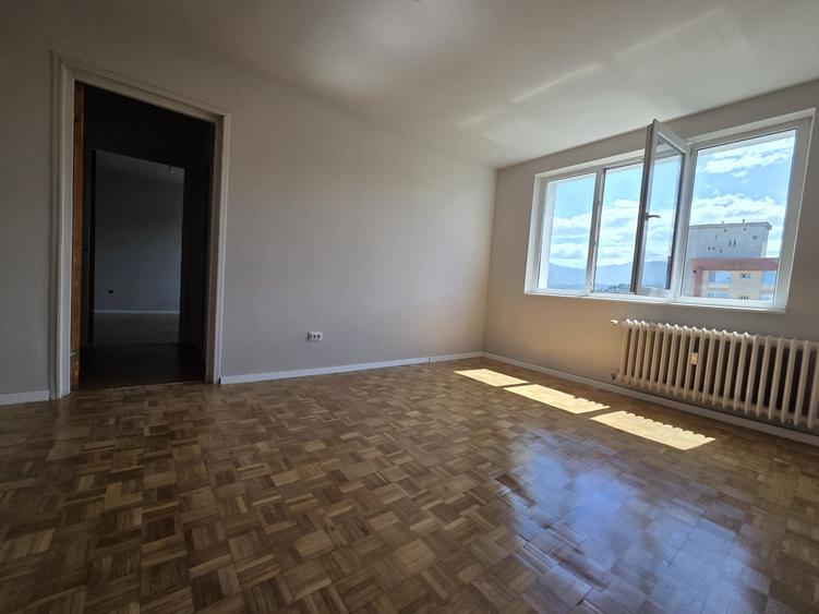 Apartament cu 2 camere semidecomandat în Centrul Civic