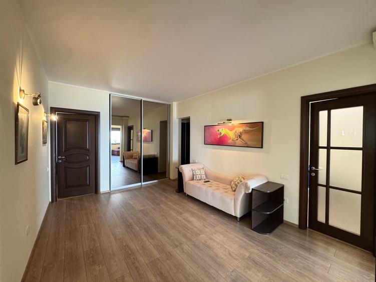 Apartament cu 4 camere decomandat, mobilat în Central