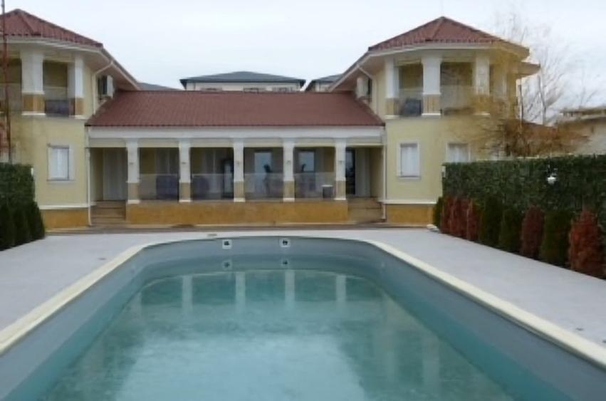 Duplex cu 8 camere cu Piscina în Mamaia-Sat