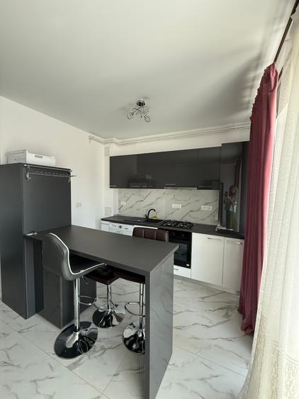 Apartament cu 3 camere semidecomandat în Mihai Bravu