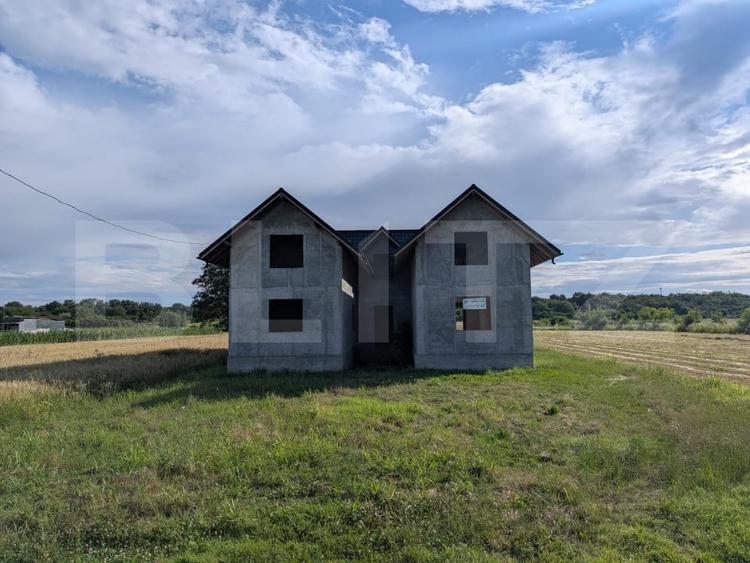 Casă individuală cu 6 camere cu Canalizare în Exterior Vest