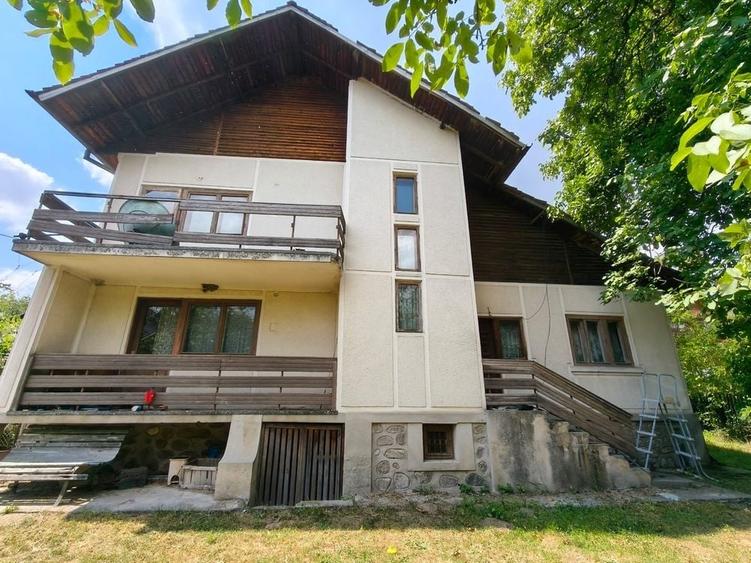 Casă cu 4 camere în Oeștii Ungureni