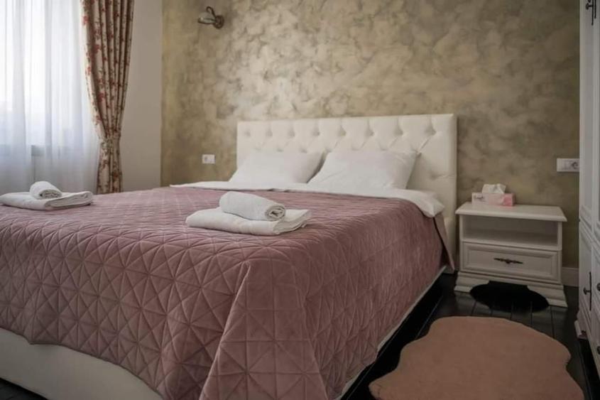 Apartament cu 3 camere semidecomandat în Exterior Vest
