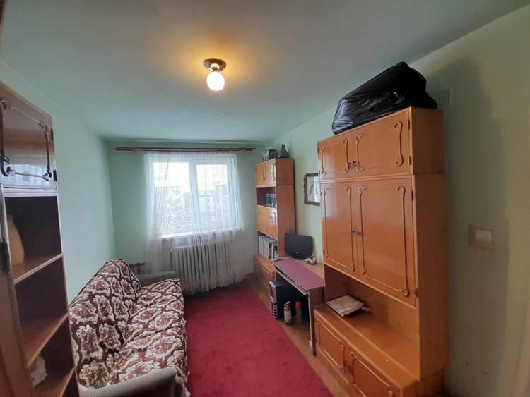 Apartament cu 3 camere decomandat, mobilat în Calea Moldovei