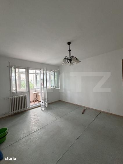 Apartament cu 2 camere semidecomandat în Craiovița Nouă