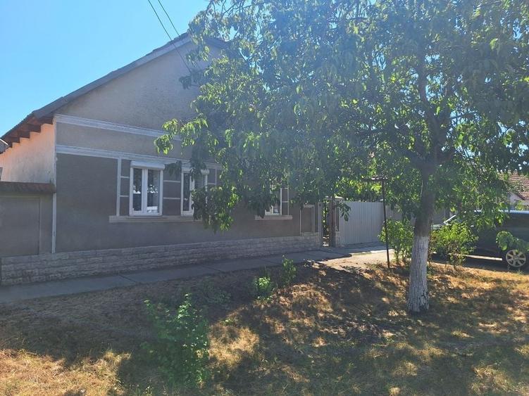 Casă cu 3 camere în Bârzești