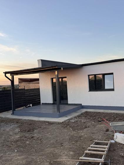 Casă cu 4 camere cu Teren 700 Mp în Pielești