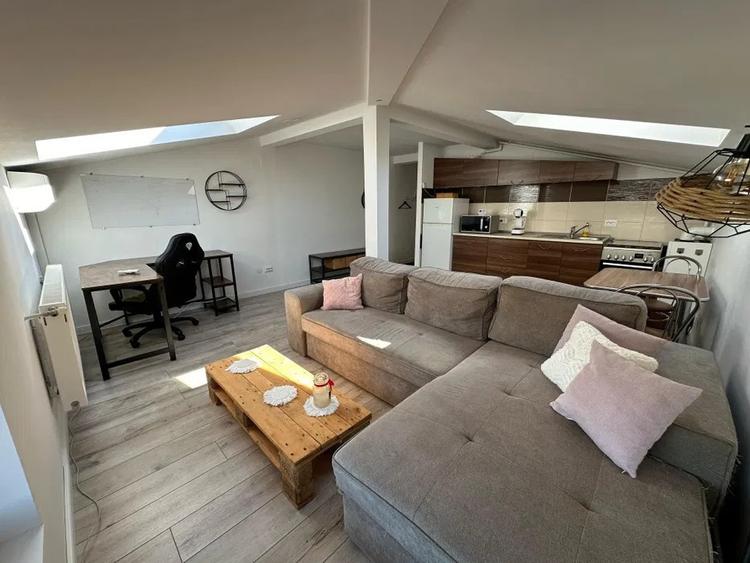 Apartament cu 2 camere semidecomandat, mobilat în Bună Ziua