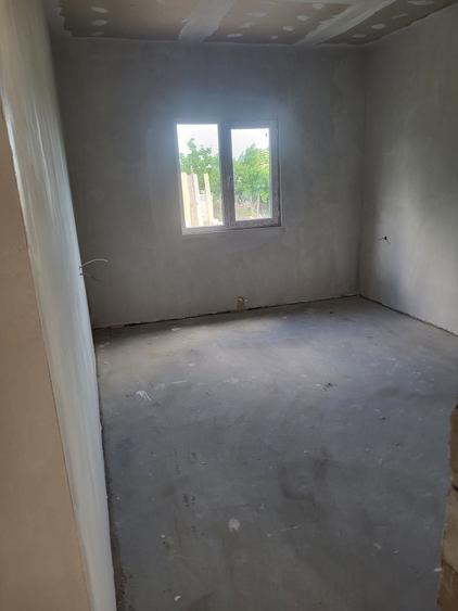 Casă cu 3 camere în Lumina