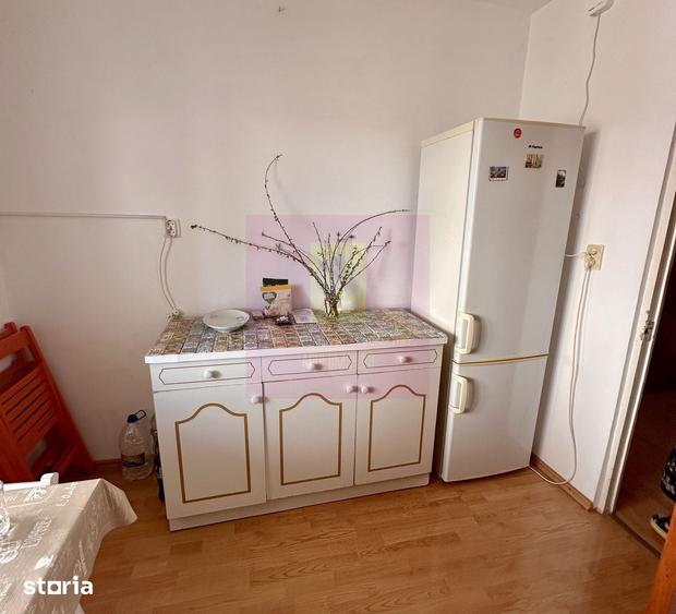 Apartament cu 3 camere decomandat în Rahova