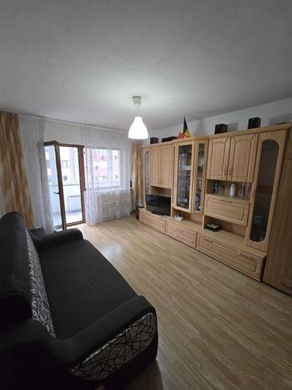 Apartament cu 3 camere decomandat, mobilat în Astra