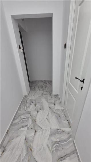 Apartament cu 3 camere semidecomandat în Tătărași