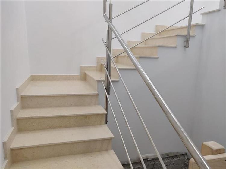 Casă individuală cu 3 camere cu Canalizare în Bucureștii Noi