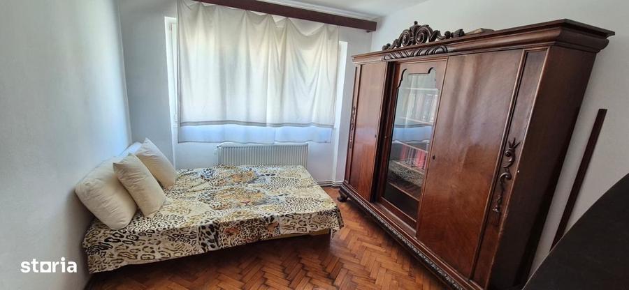 Apartament cu 3 camere în Romanilor