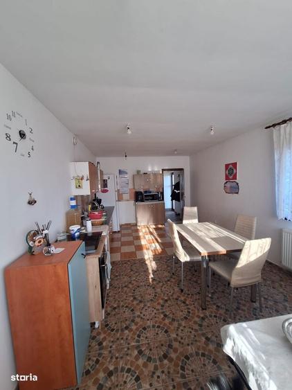 Casă cu 5 camere cu Teren 717 Mp în Central