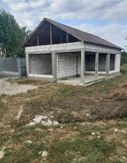 Teren de vanzare si constructie nefinalizata - 1