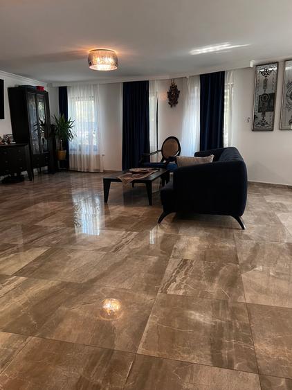 Casă cu 4 camere în Exterior Vest