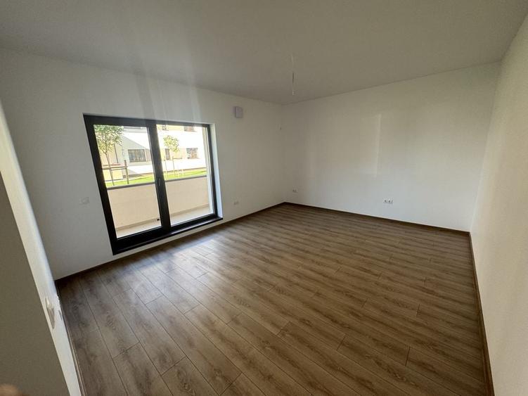 Apartament cu 7 camere decomandat în Sânpetru