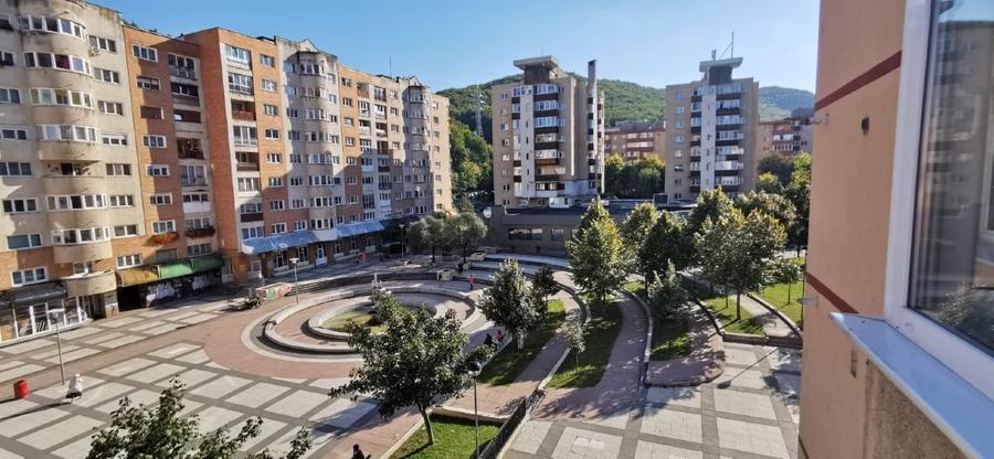Apartament cu 2 camere decomandat, mobilat în Răcădău