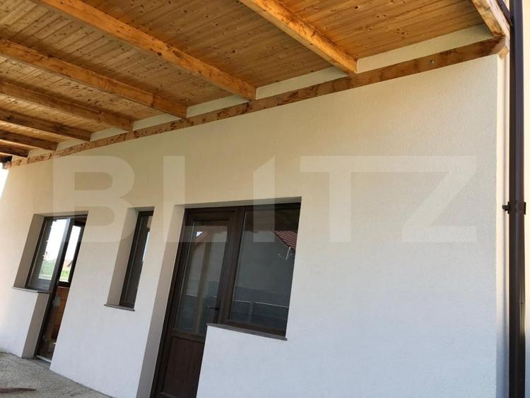 Casă individuală cu 4 camere cu Canalizare în Central