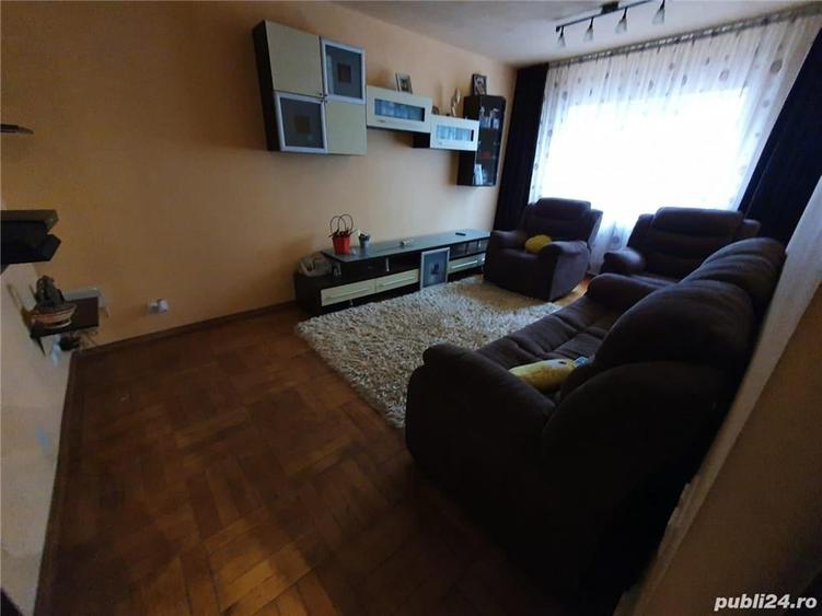 Apartament cu 3 camere decomandat în Carol Davila