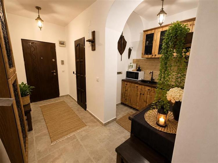 Apartament cu 2 camere nedecomandat, mobilat în Central