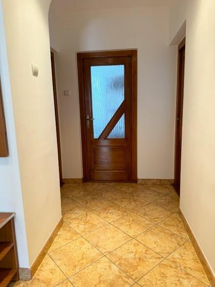 Apartament cu 4 camere decomandat, mobilat în Șinteu