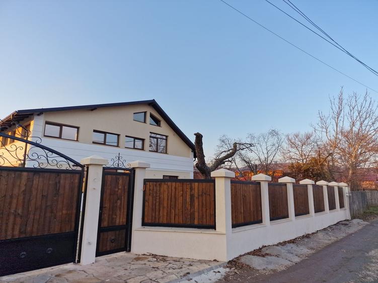 Casă cu 4 camere în Ciocănești