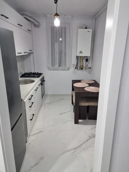 Garsonieră decomandată în Girocului