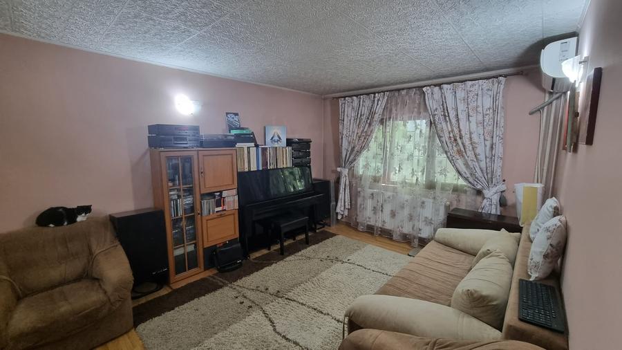 Apartament cu 4 camere decomandat în Nicolina