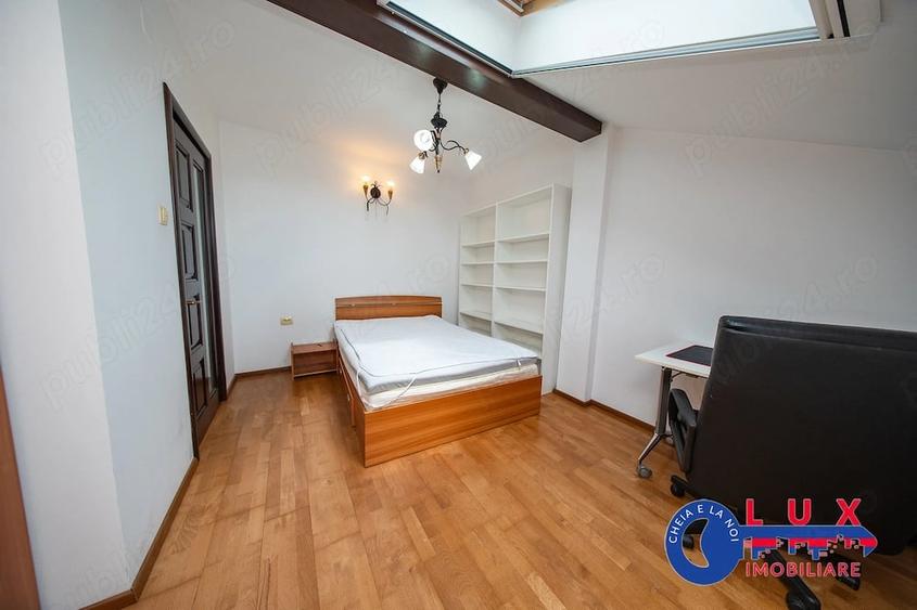 Apartament cu 3 camere decomandat în Neptun