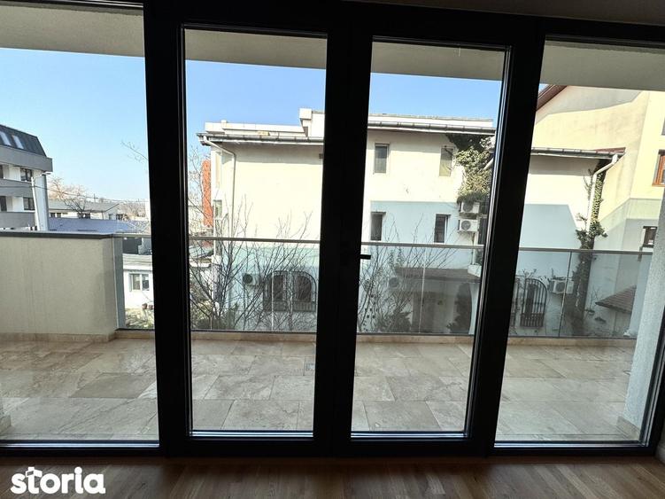 Apartament cu 3 camere în Tei