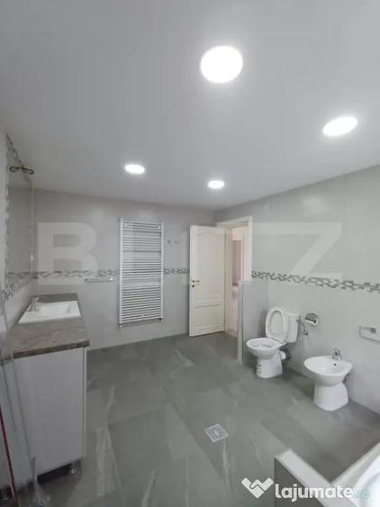Casă cu 5 camere cu Teren 1590 Mp în Luna