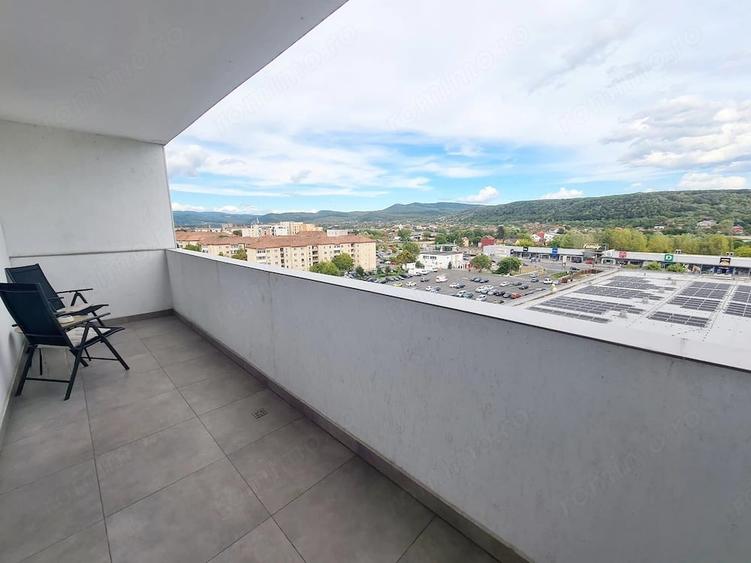 Apartament cu 3 camere decomandat în Căzănești (Râmnicu Vâlcea)