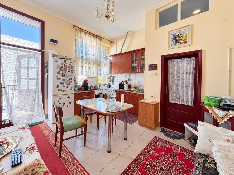 Apartament cu 4 camere în Ultracentral