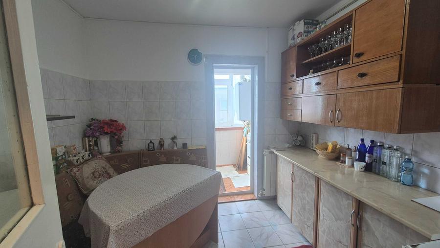 Apartament cu 2 camere semidecomandat în CET