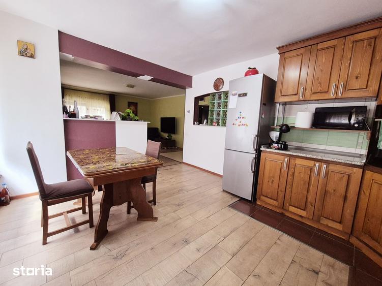 Apartament cu 4 camere decomandat în Calea Romanului