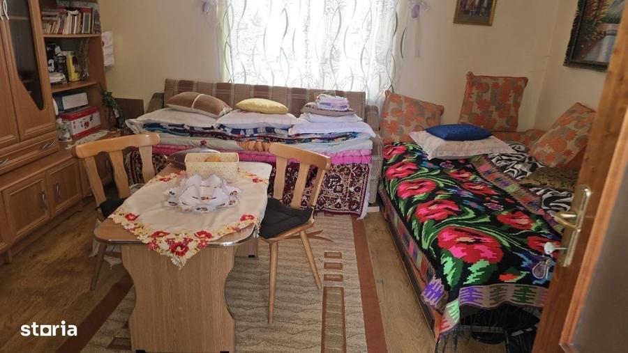 Casă cu 3 camere în Poiana Mărului